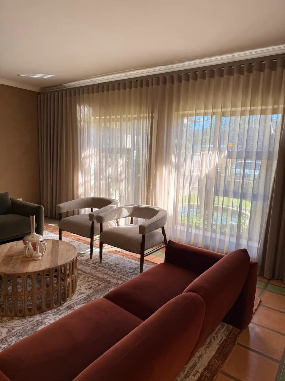 Curtains & blinds: Custom curtains, curtain tracks, electric tracks, all types of blinds, measuring and installation for windows that need privacy, light control and a finished look.